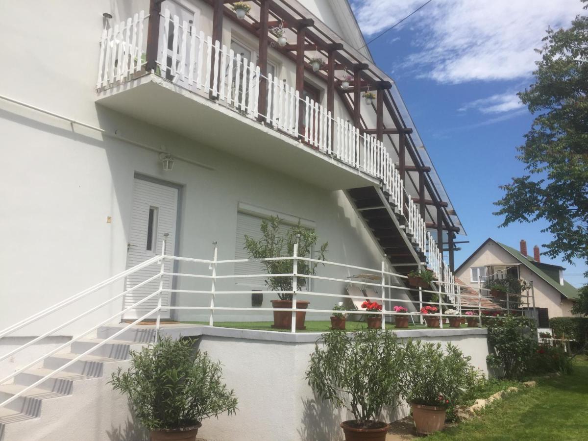 Lelle-kert Apartman 02 Balatonlelle Eksteriør billede
