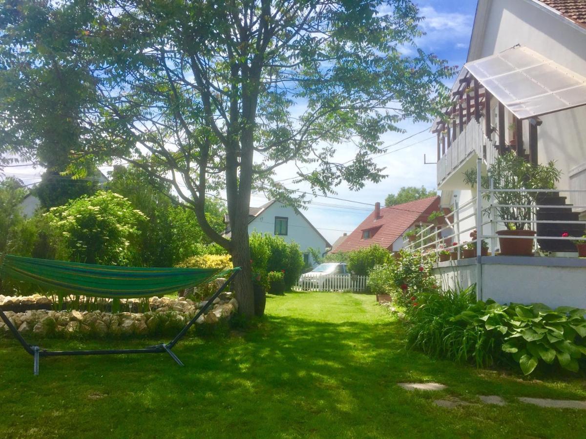 Lelle-kert Apartman 02 Balatonlelle Eksteriør billede